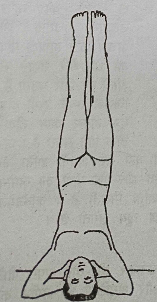  A drawing of a man performing a handstand, showcasing her balance and strength in an athletic pose.
